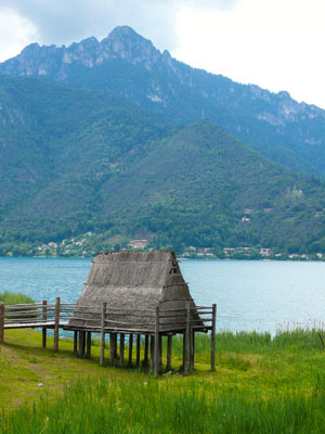 Pfahlbauten am Ledrosee